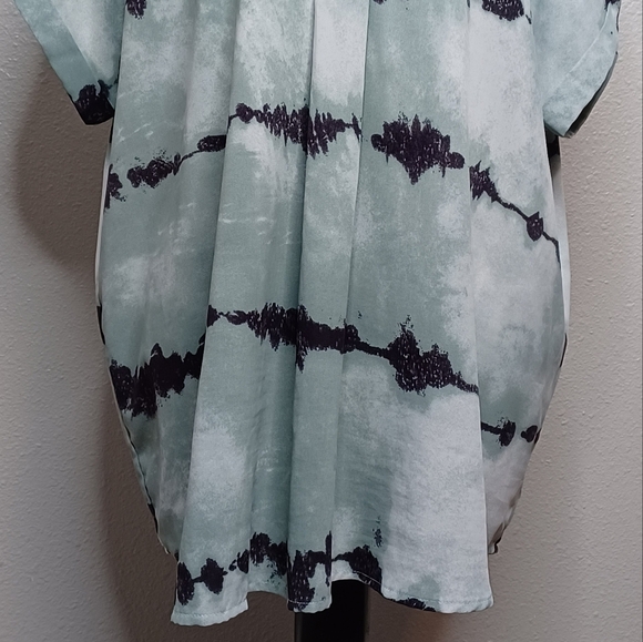 Entro Abstract Print V-Neck Rolled Cuff Sleeve Sz 1X Blouse - Picture 5 of 11